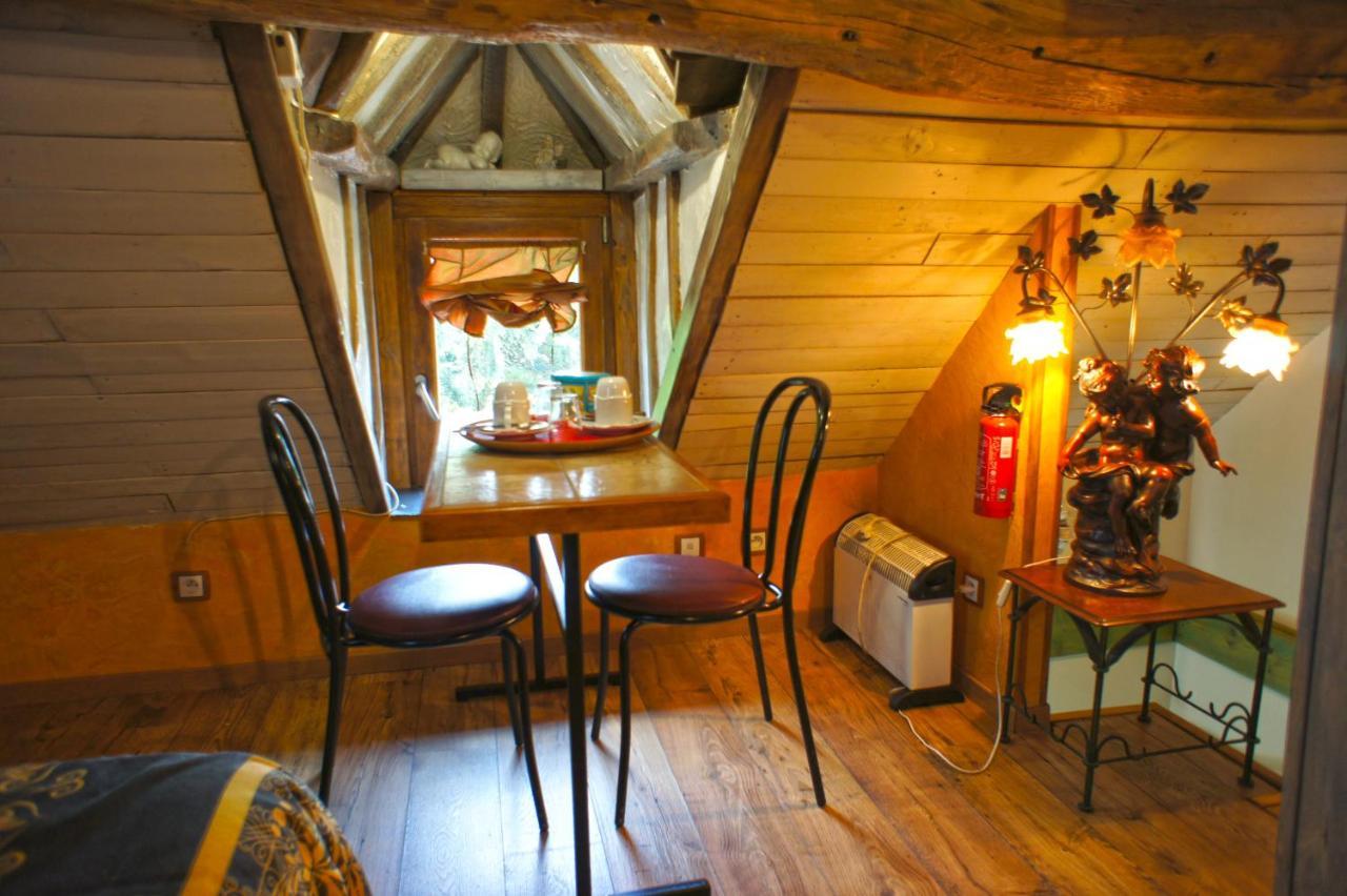 Aux Logis De La Solre Bed & Breakfast Ferriere-la-Petite Bagian luar foto