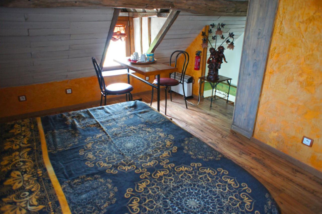 Aux Logis De La Solre Bed & Breakfast Ferriere-la-Petite Bagian luar foto
