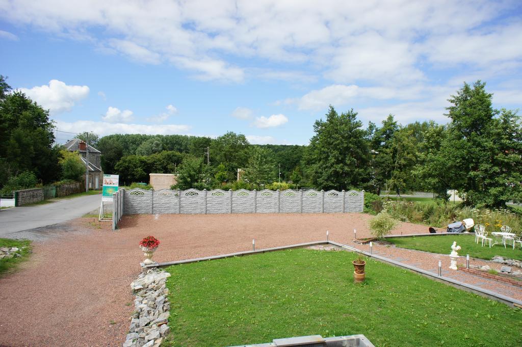 Aux Logis De La Solre Bed & Breakfast Ferriere-la-Petite Bagian luar foto