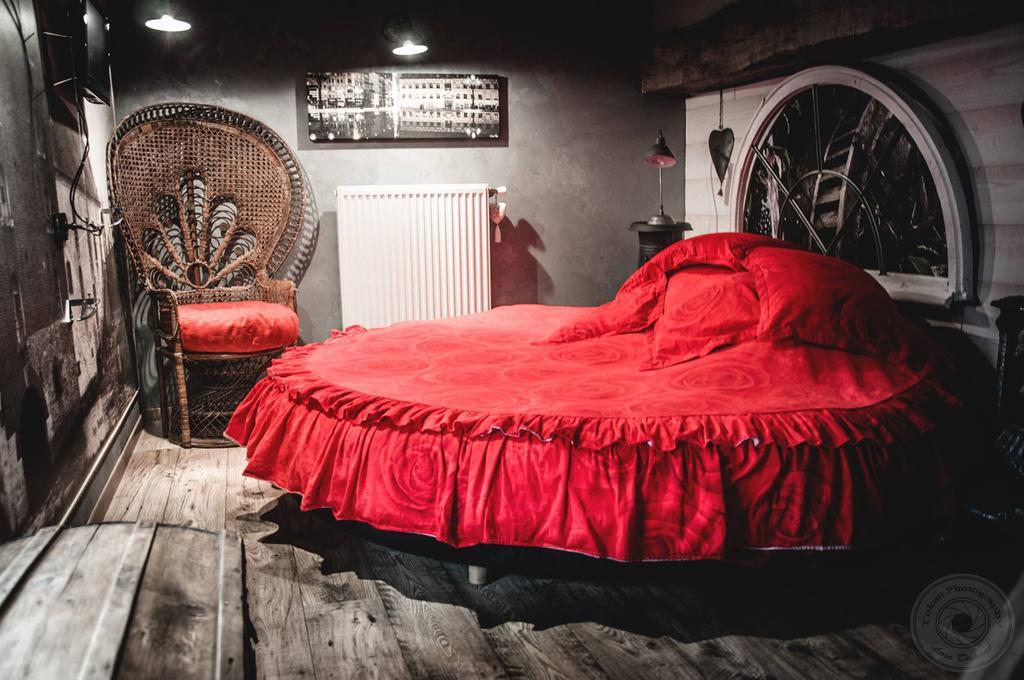 Aux Logis De La Solre Bed & Breakfast Ferriere-la-Petite Ruang foto