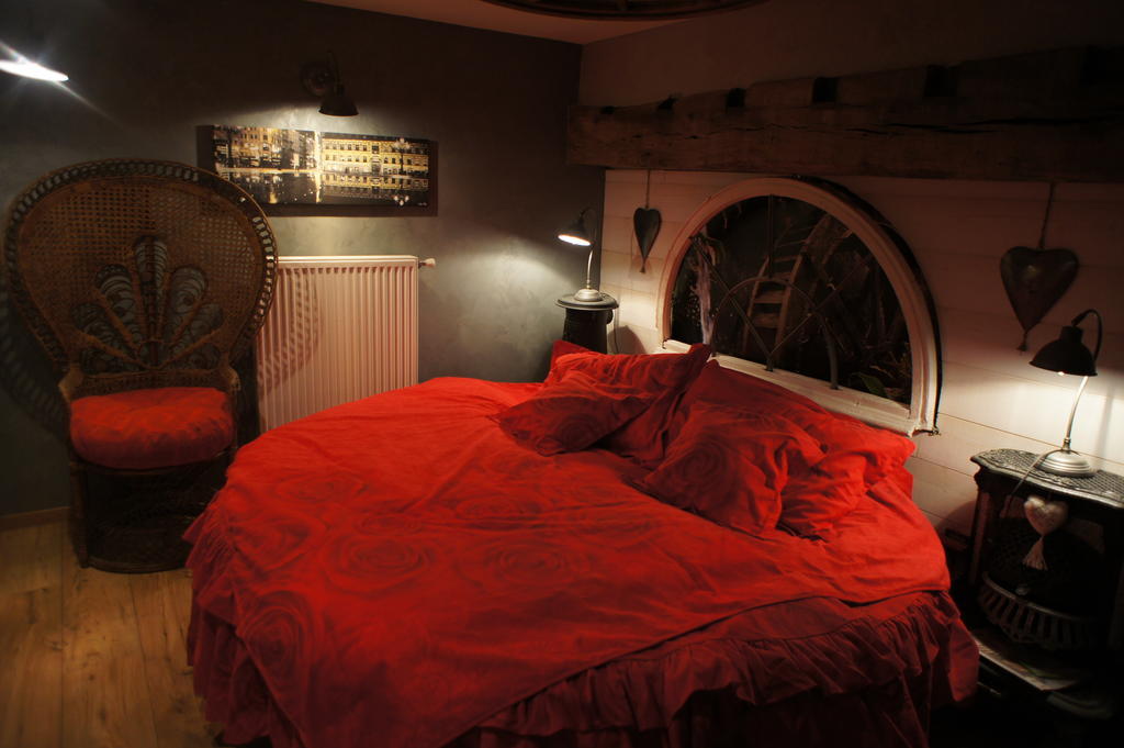 Aux Logis De La Solre Bed & Breakfast Ferriere-la-Petite Ruang foto