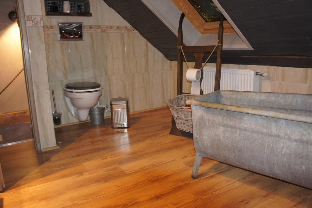 Aux Logis De La Solre Bed & Breakfast Ferriere-la-Petite Ruang foto