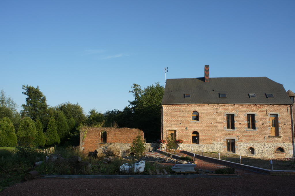 Aux Logis De La Solre Bed & Breakfast Ferriere-la-Petite Bagian luar foto