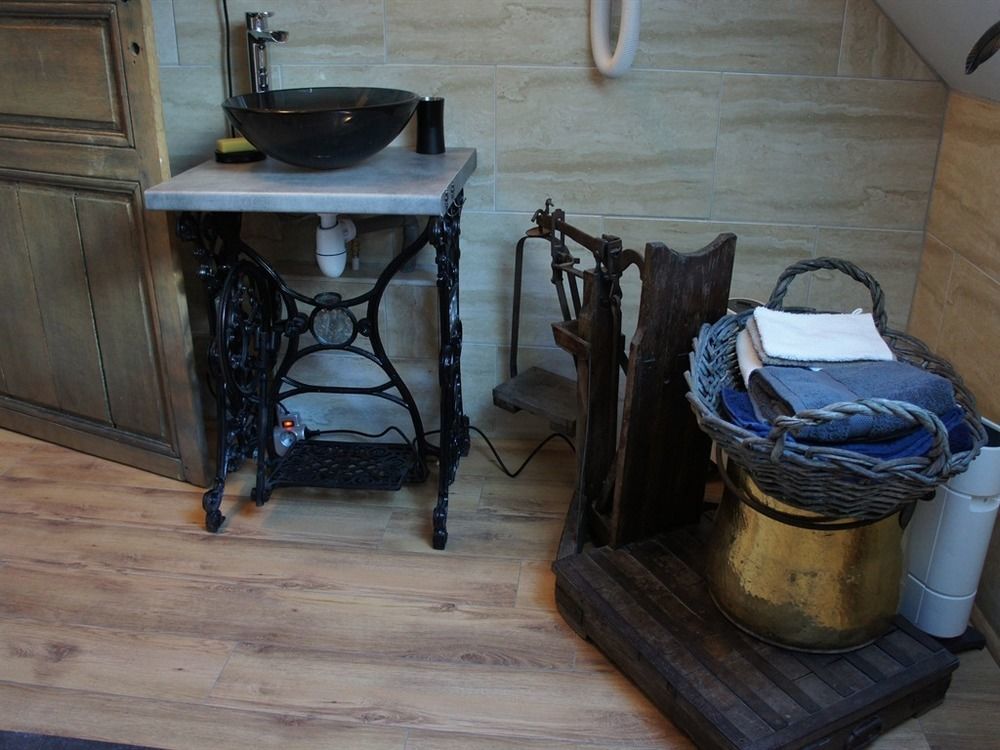 Aux Logis De La Solre Bed & Breakfast Ferriere-la-Petite Bagian luar foto